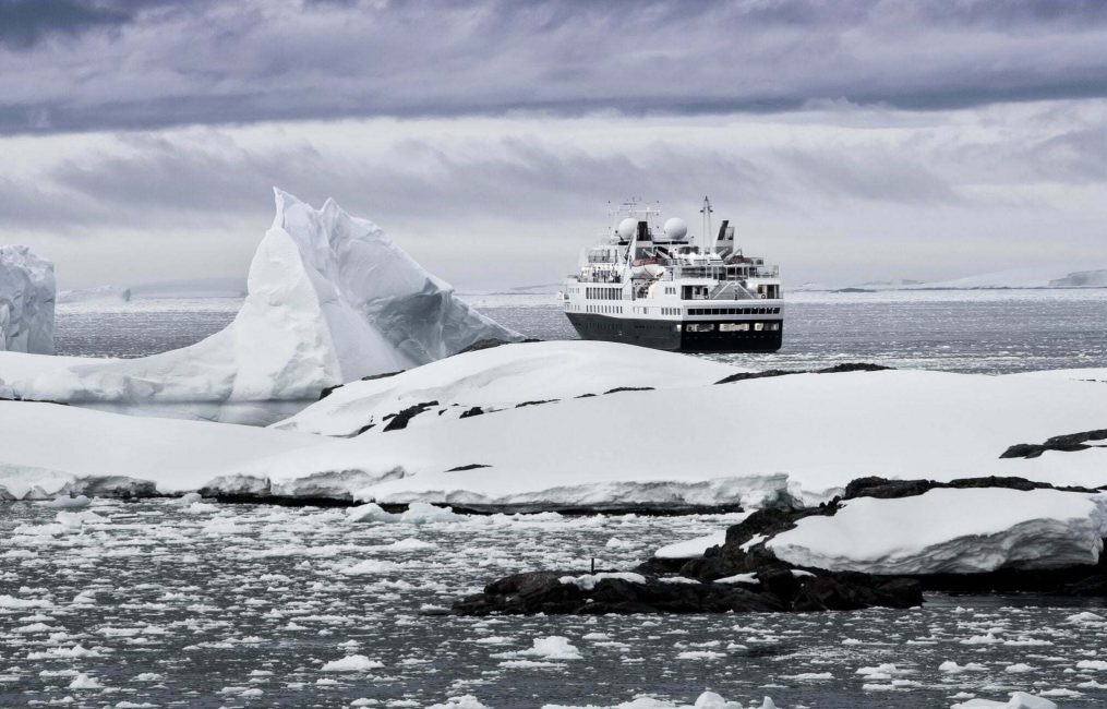 Cruise ship