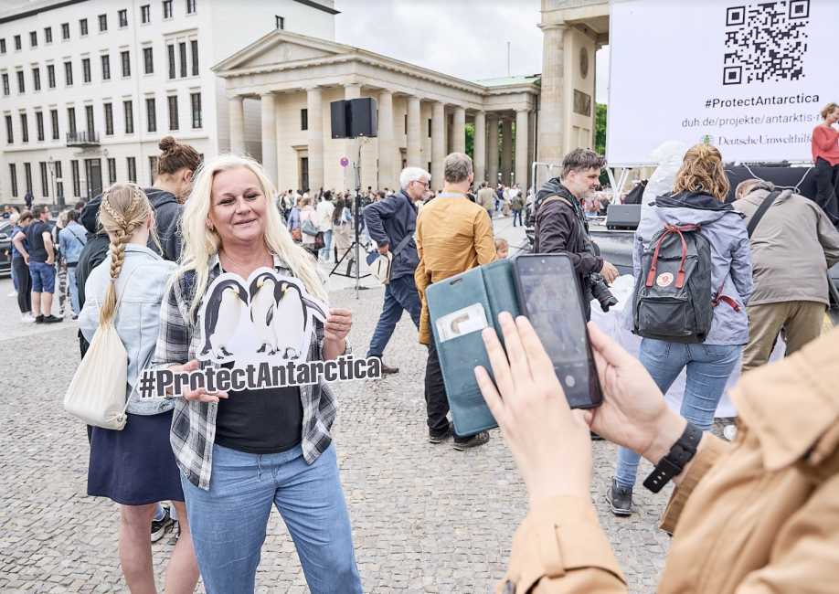 Rally for Antarctica, May 2022. Brandenburg Gate, Berlin. Photo: Saskia Uppenkamp.